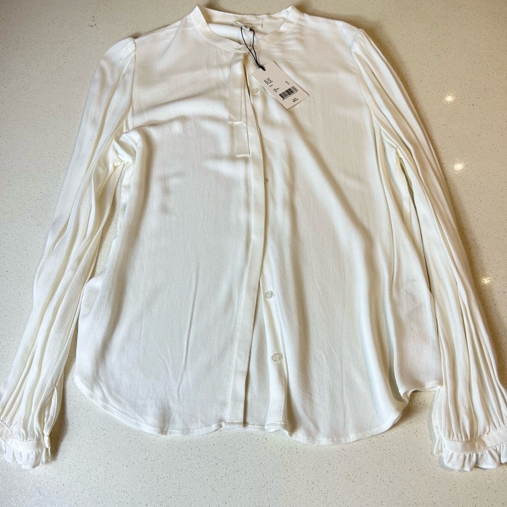 A loves a white blouse